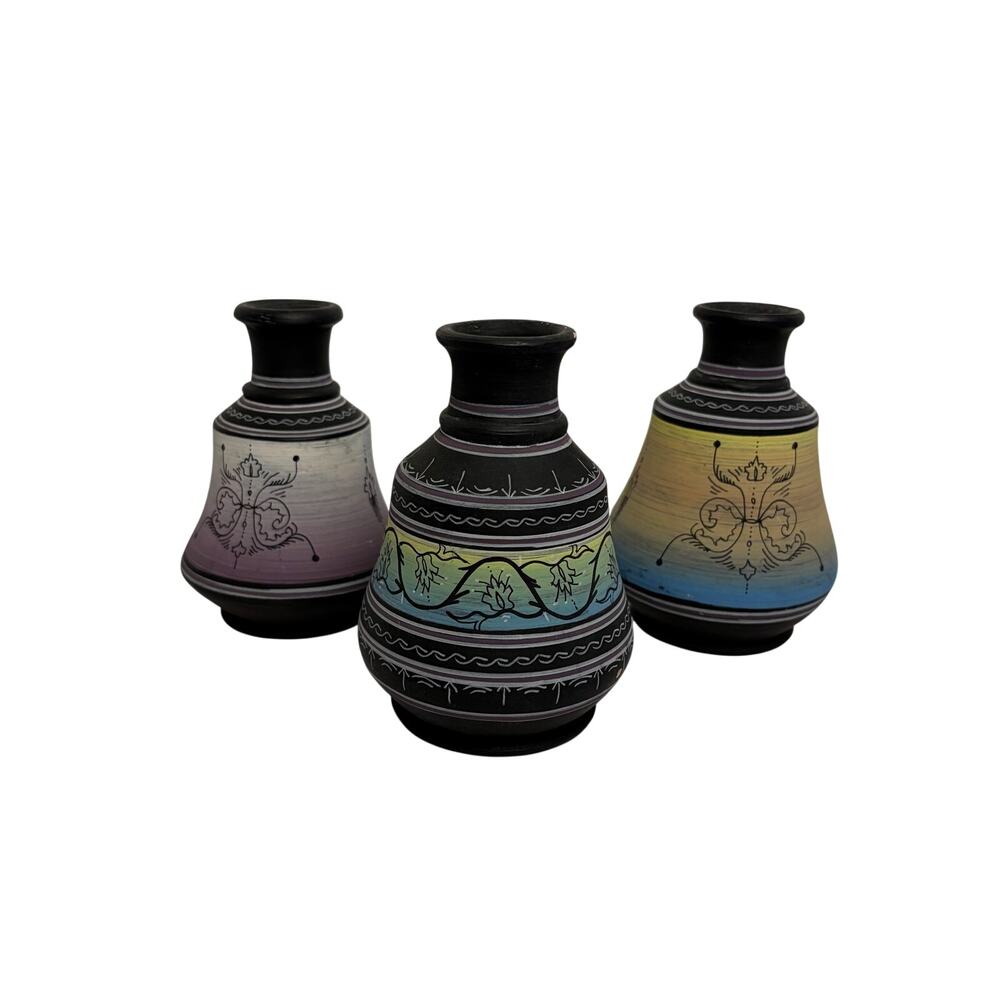 VTG Lot of 3 Safi Moroccan handmade handpainted bud vases. Saissi Safi marking.